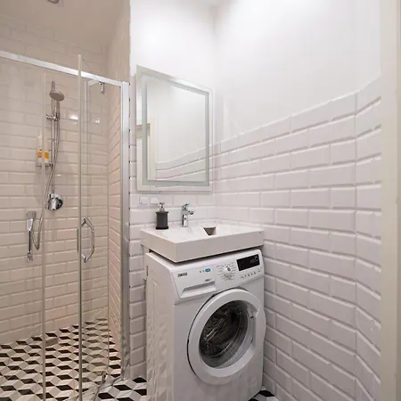Апартаменти Stylish Close To Center, Cafes & Parks & Local Dining Рига