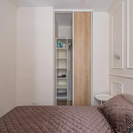 Stylish Close To Center, Cafes & Parks & Local Dining Апартаменти *