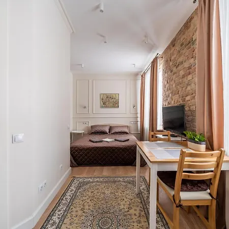 Apartment Stylish Close To Center, Cafes & Parks & Local Dining Riga