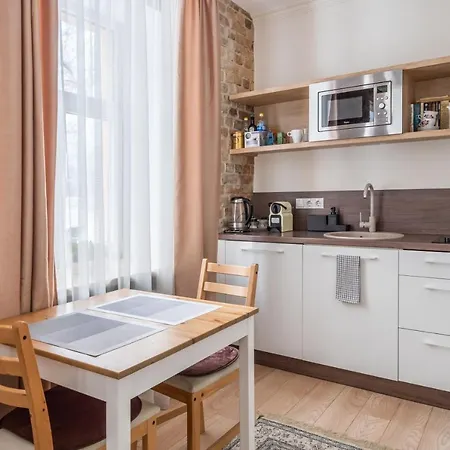 Stylish Close To Center, Cafes & Parks & Local Dining Lejlighed