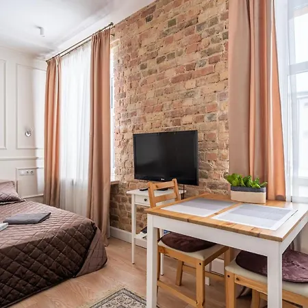 Stylish Close To Center, Cafes & Parks & Local Dining Апартаменти Рига