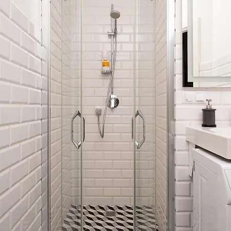 Stylish Close To Center, Cafes & Parks & Local Dining Apartman Riga