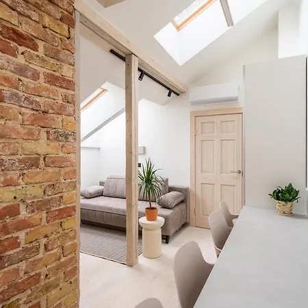 Scandi Spacious Attic Loft With Skyline View *