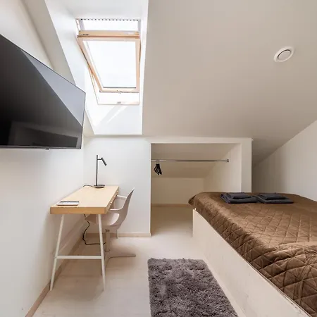 Apartment Scandi Spacious Attic Loft With Skyline View *