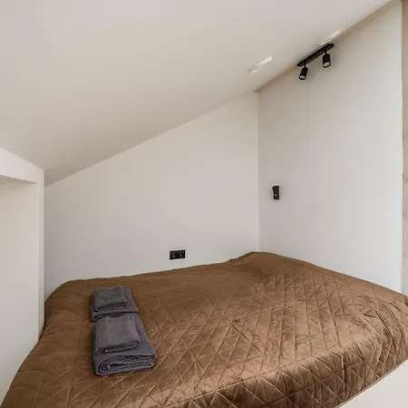 Scandi Spacious Attic Loft With Skyline View Apartment *