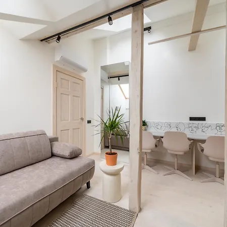 Apartment Scandi Spacious Attic Loft With Skyline View *