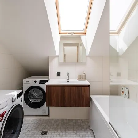 Scandi Spacious Attic Loft With Skyline View Apartment *