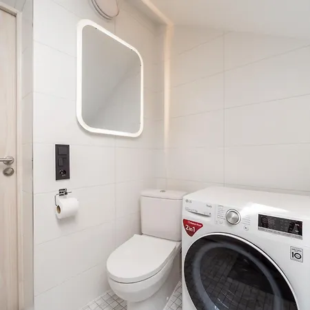 Scandi Spacious Attic Loft With Skyline View Apartment *