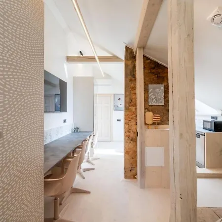 Apartment Scandi Spacious Attic Loft With Skyline View *