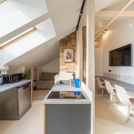 Scandi Spacious Attic Loft With Skyline View *