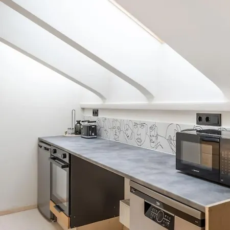 Scandi Spacious Attic Loft With Skyline View Apartment