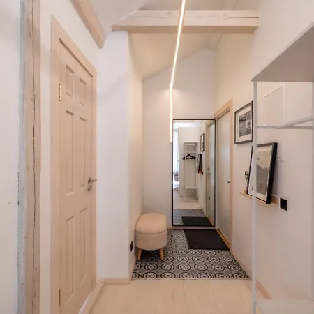 Scandi Spacious Attic Loft With Skyline View Apartment