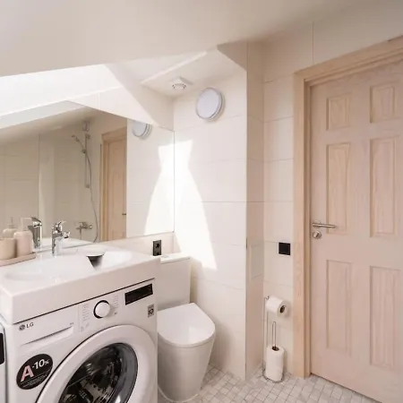 Scandi Spacious Attic Loft With Skyline View *