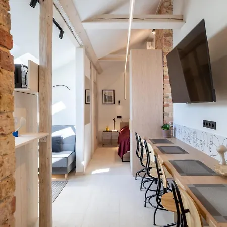 Apartment Scandi Spacious Attic Loft With Skyline View *
