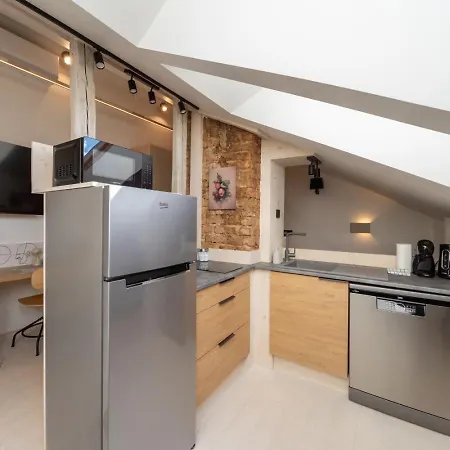 Scandi Spacious Attic Loft With Skyline View Apartment *