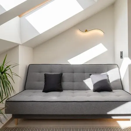 Scandi Spacious Attic Loft With Skyline View *