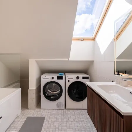 Scandi Spacious Attic Loft With Skyline View *