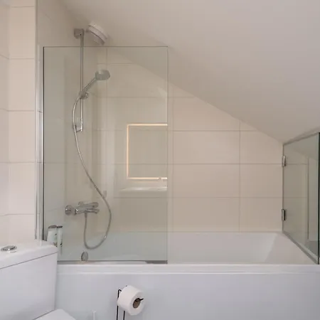 Scandi Spacious Attic Loft With Skyline View Huoneisto *