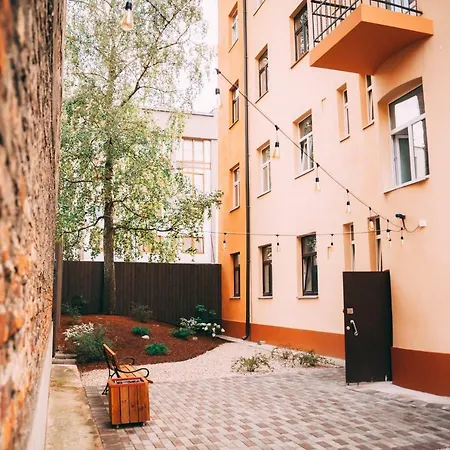 Апартаменти Stylish Close To Center, Cafes & Parks & Local Dining Рига