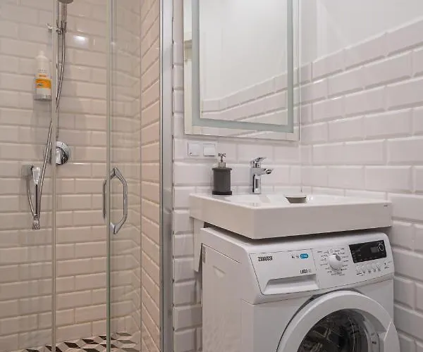 Stylish Close To Center, Cafes & Parks & Local Dining * Riga