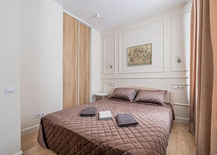 Apartment Stylish Close To Center, Cafes & Parks & Local Dining