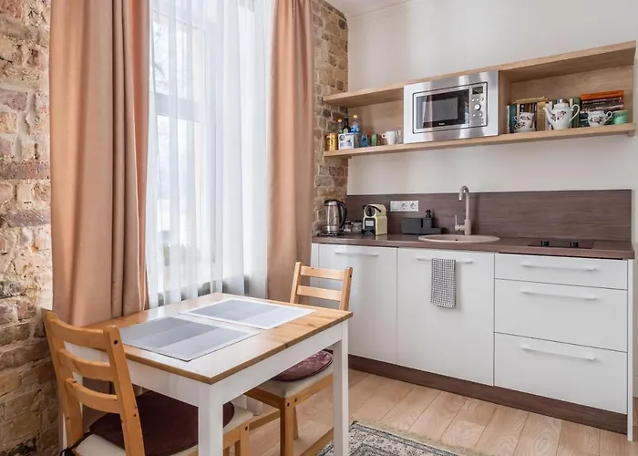 Stylish Close To Center, Cafes & Parks & Local Dining Apartment