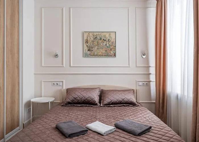 Stylish Close To Center, Cafes & Parks & Local Dining