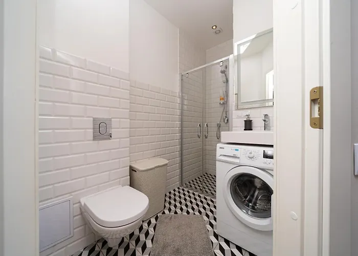 Apartment Stylish Close To Center, Cafes & Parks & Local Dining