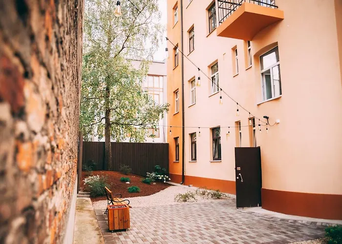 Apartment Stylish Close To Center, Cafes & Parks & Local Dining Riga