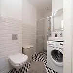 דירה Stylish Close To Center, Cafes & Parks & Local Dining