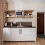 Stylish Close To Center, Cafes & Parks & Local Dining *