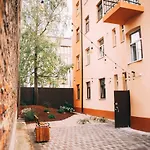 Appartement Stylish Close To Center, Cafes & Parks & Local Dining Riga